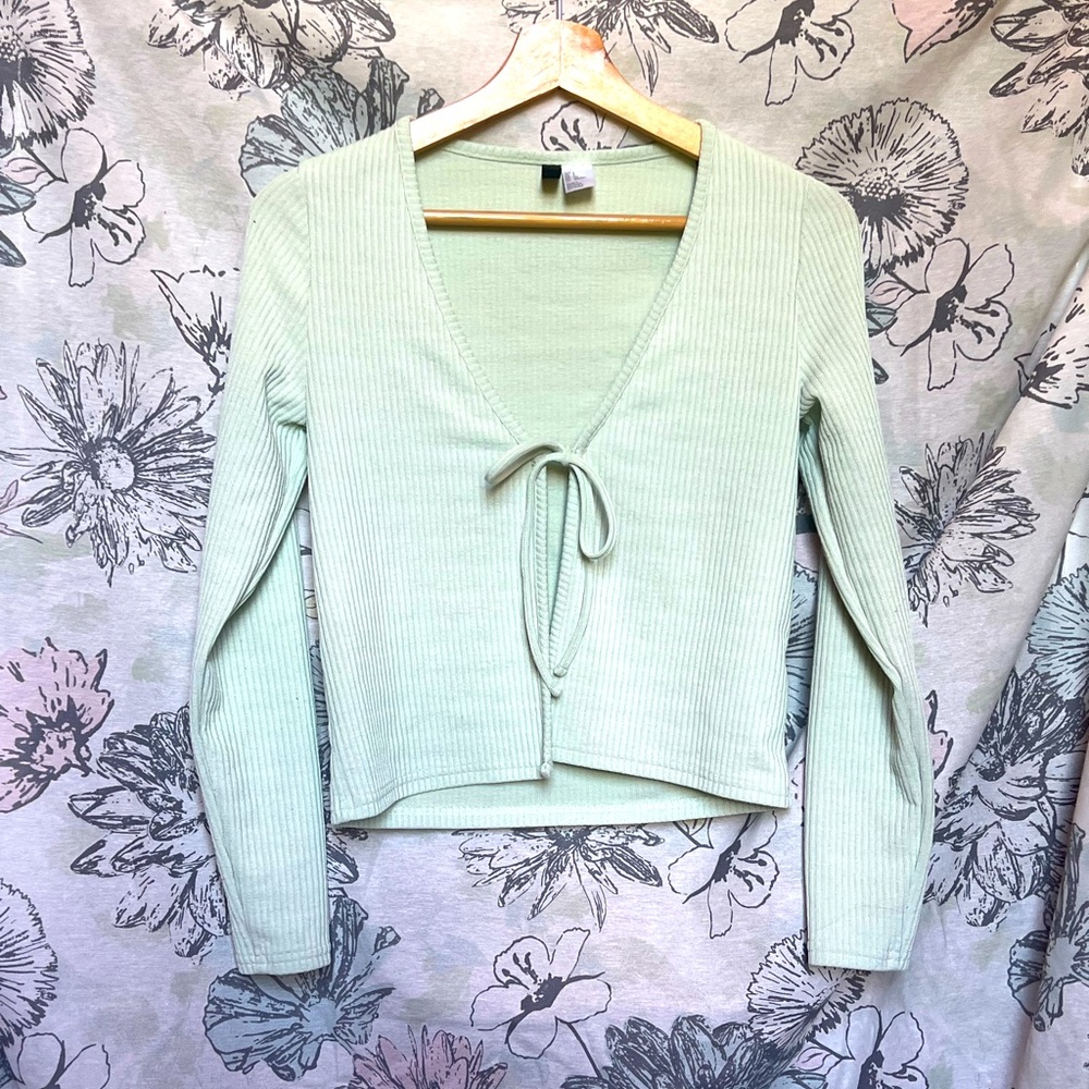💚🤍Pastel Green Cardigan💚🤍